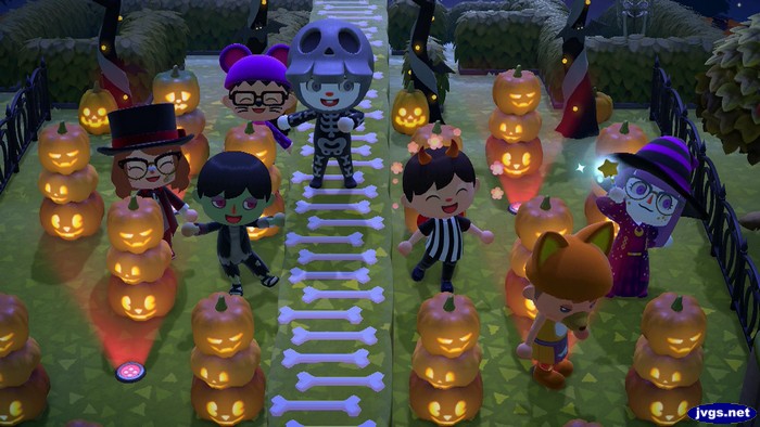 A group photo on the Halloween race course.